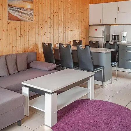 2 Bedroom Gorgeous In Prázdninový dům *