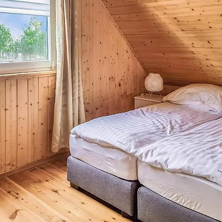2 Bedroom Gorgeous In Prázdninový dům *